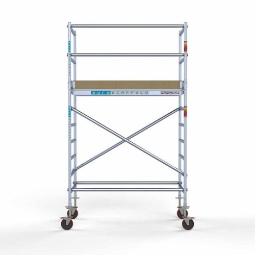 <p>Esta torre de andamio con plataforma ligera de carbono tiene un ancho de 90 cm, un largo de 190 cm y una altura de trabajo de 4,2 m. El andamio fácil de usar, hecho de aluminio de alta calidad, se puede montar o desmontar en cinco minutos. El and <p>Esta torre de andamio con plataforma ligera de carbono tiene un ancho de 90 cm, un largo de 190 cm y una altura de trabajo de 4,2 m. El andamio fácil de usar, hecho de aluminio de alta calidad, se puede montar o desmontar en cinco minutos. El and